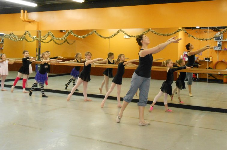 Young students in ballet class in Des Plaines.