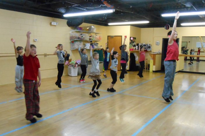 Students learning hip hop at AMA Dance.