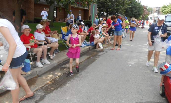 Parade-gifts-4th-of-July-2013-Des-Plaines