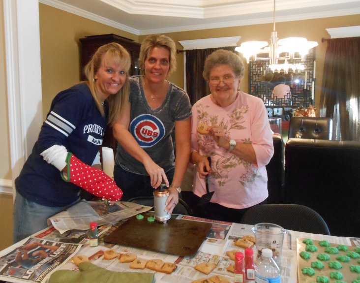 Ann Marie Frank with her sister and mother.