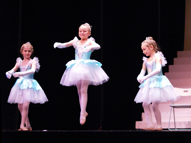 Ballerinas dance atthe AMA June recital